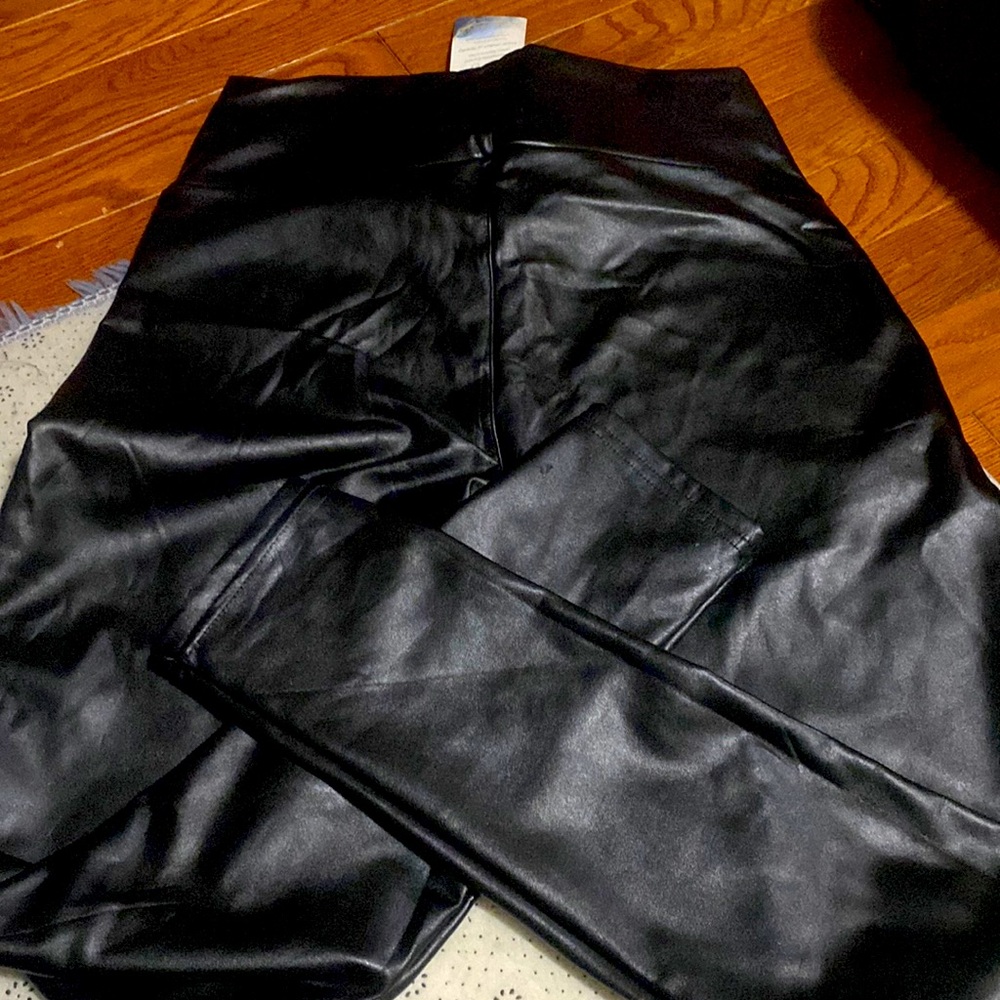 Faux leather shinny leggings -black